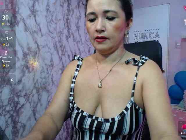 noelia-milf19 webcam