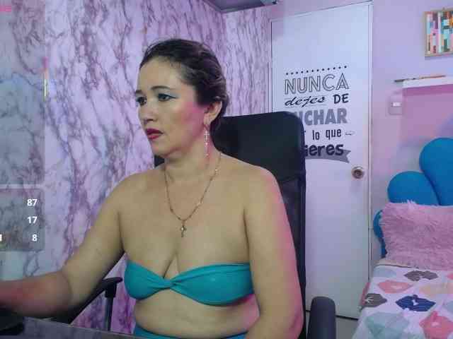 noelia-milf19 webcam