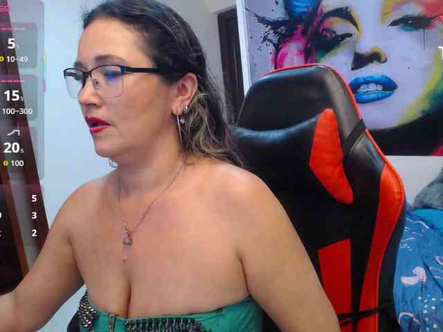 noelia-milf19 webcam
