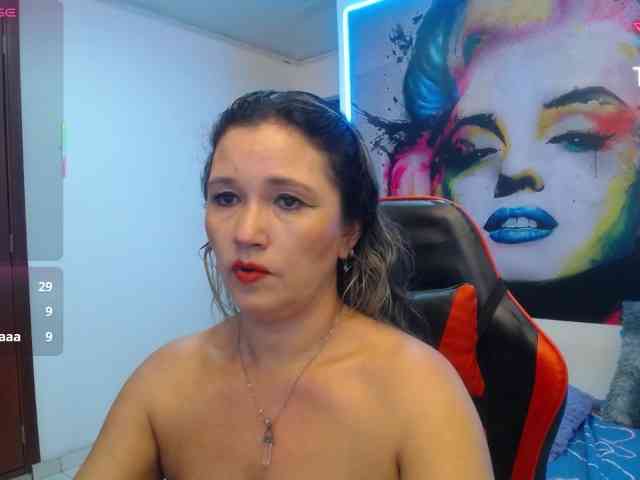 noelia-milf19 webcam