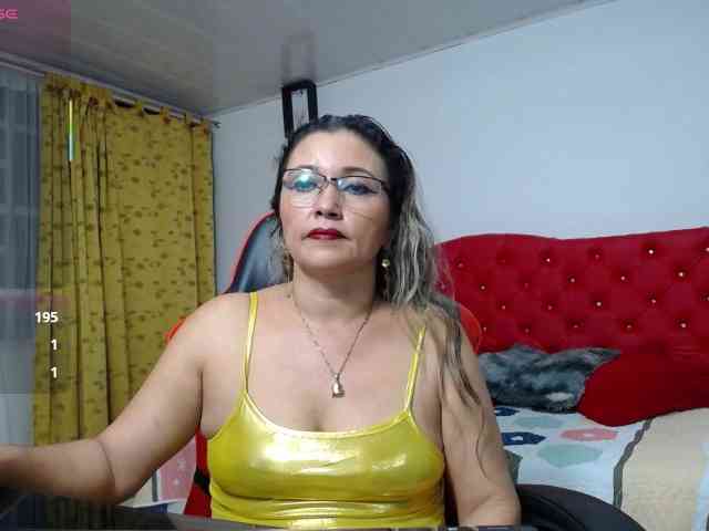 noelia-milf19 webcam