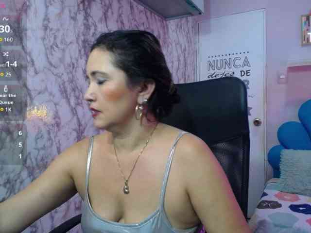 noelia-milf19 webcam