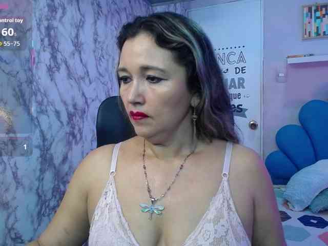 noelia-milf19 webcam