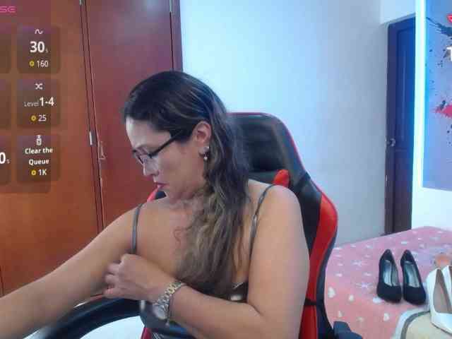 noelia-milf19 webcam