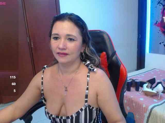 noelia-milf19 webcam