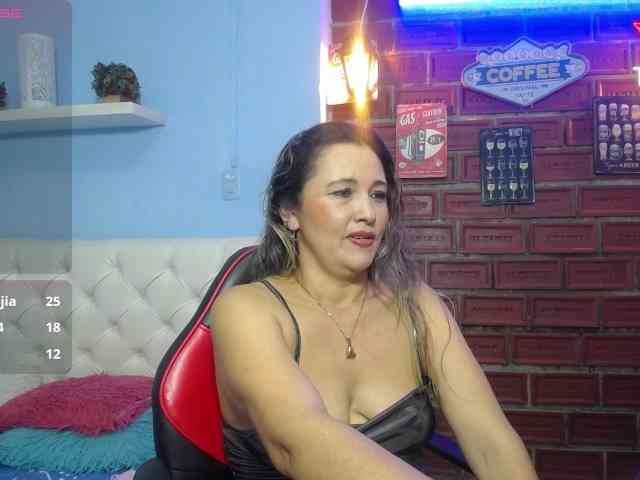 noelia-milf19 webcam