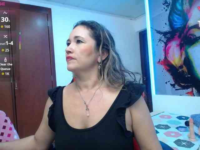 noelia-milf19 webcam