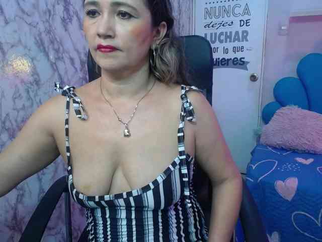 noelia-milf19 webcam