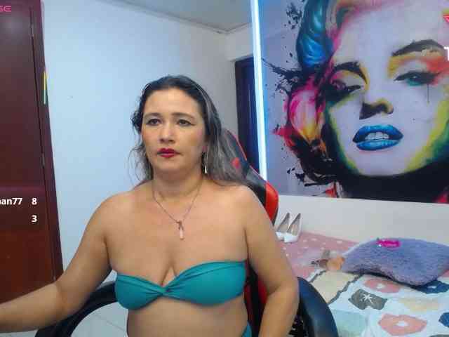 noelia-milf19 webcam