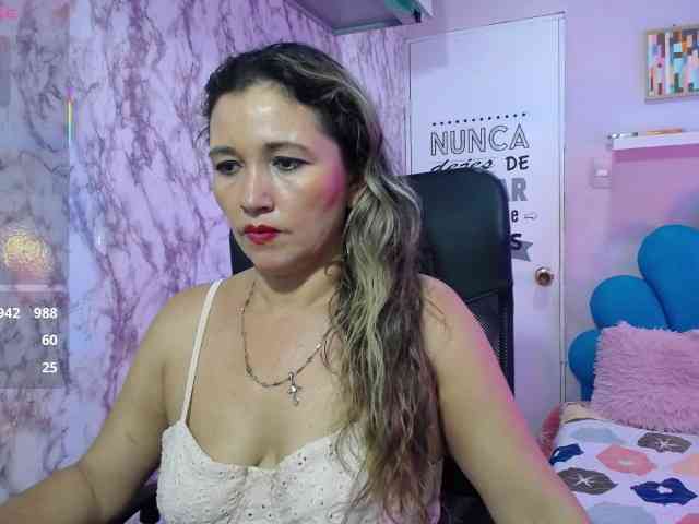noelia-milf19 webcam
