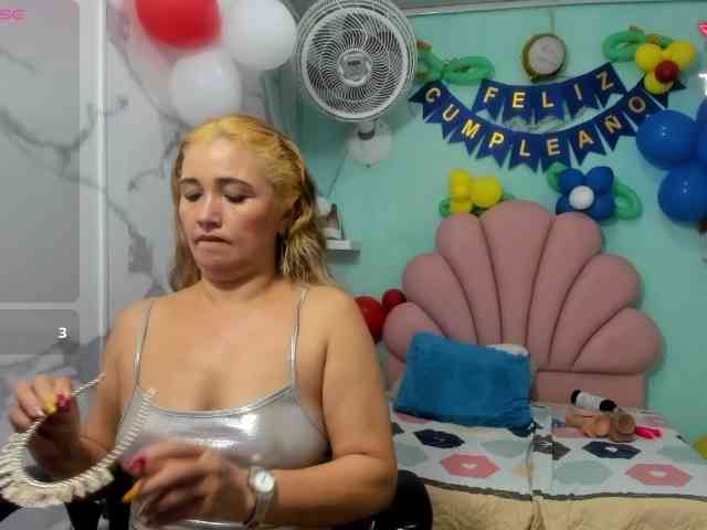noelia-milf19 webcam