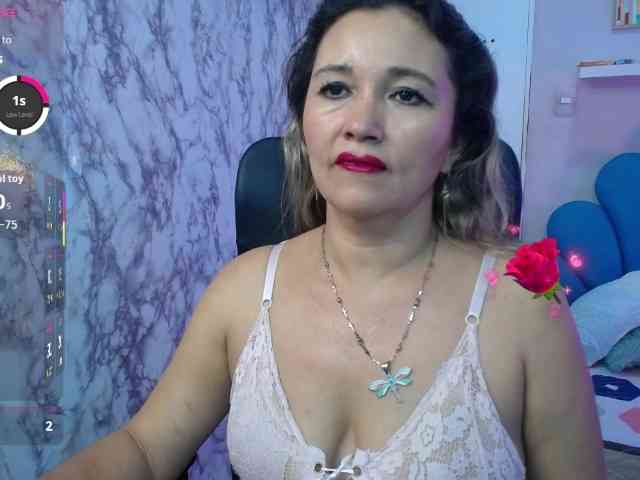 noelia-milf19 webcam