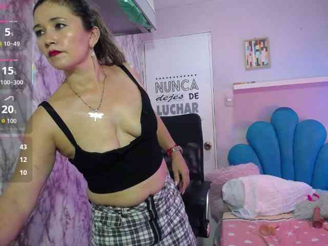 noelia-milf19 Live Webcam on BongaCams