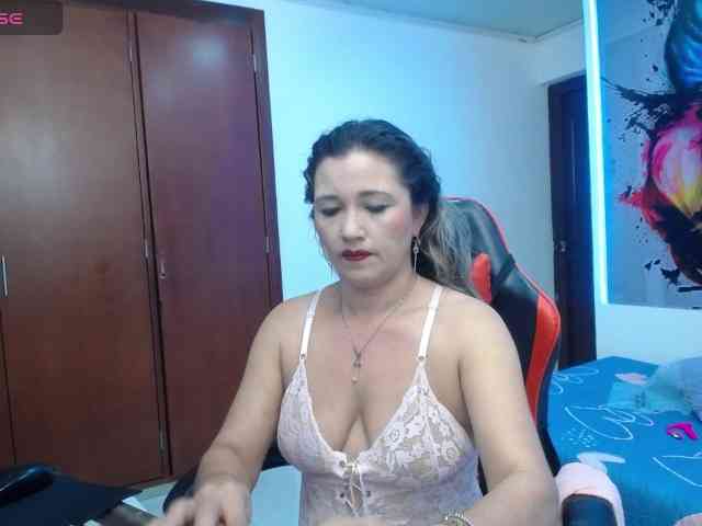 noelia-milf19 webcam