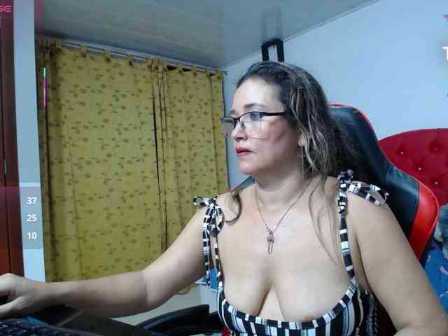 noelia-milf19 webcam