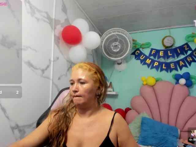 noelia-milf19 webcam
