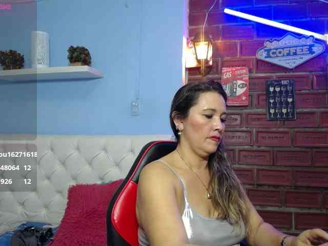 noelia-milf19 webcam