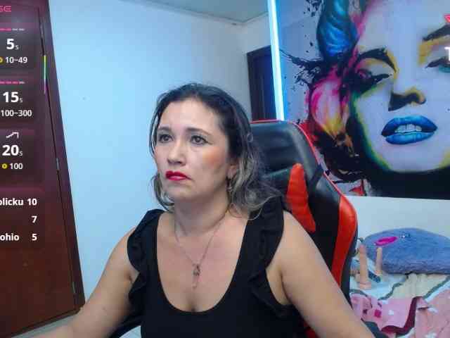 noelia-milf19 webcam