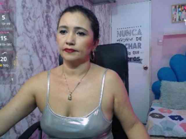 noelia-milf19 webcam