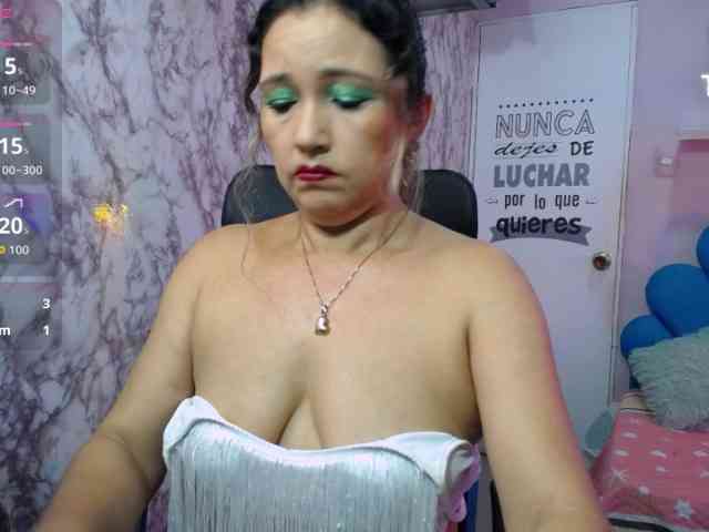 noelia-milf19 webcam