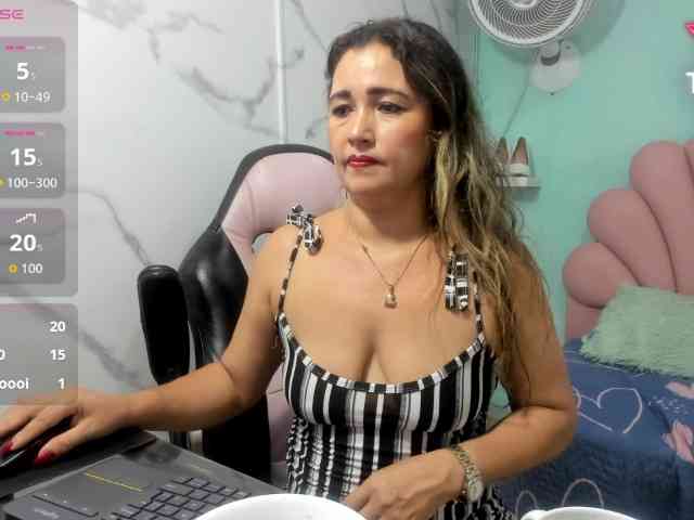 noelia-milf19 webcam