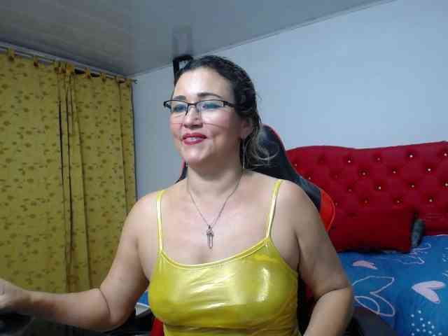 noelia-milf19 webcam