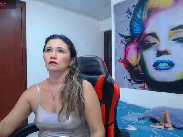 noelia-milf19 webcam
