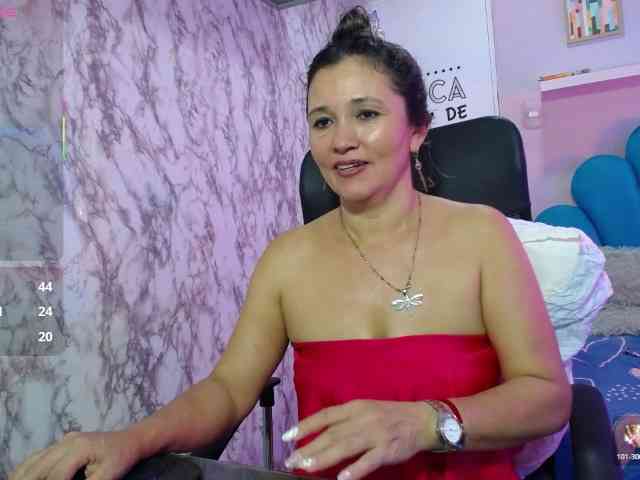 noelia-milf19 webcam