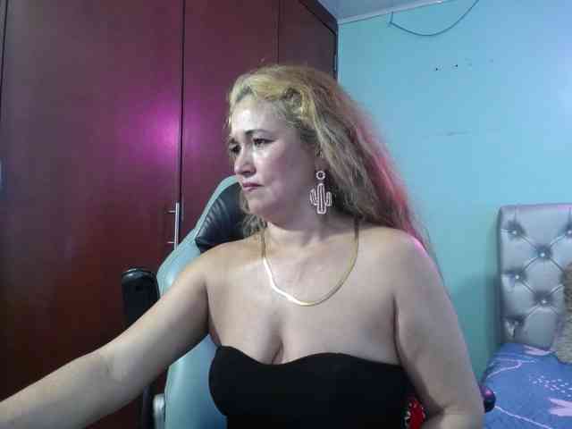 Вебкам-шоу noelia-milf19