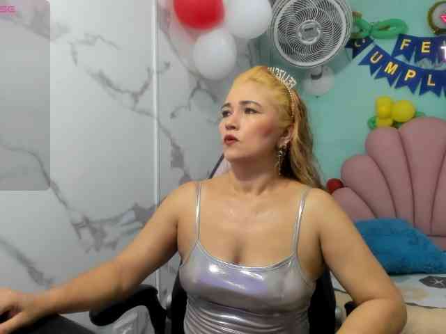 noelia-milf19 webcam