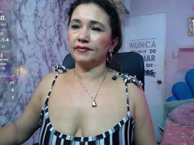 noelia-milf19 webcam