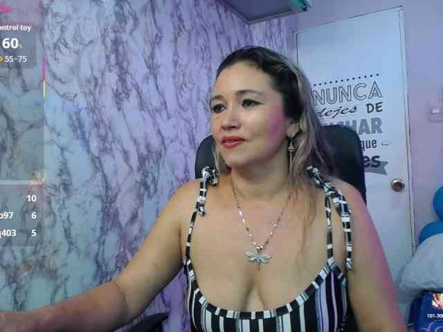 noelia-milf19 webcam
