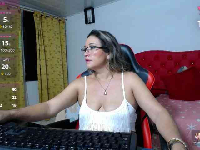 noelia-milf19 webcam