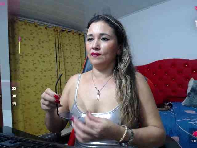 noelia-milf19 webcam