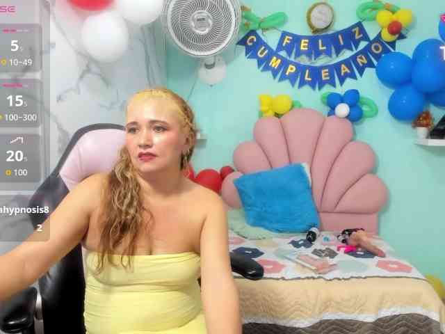 noelia-milf19 webcam