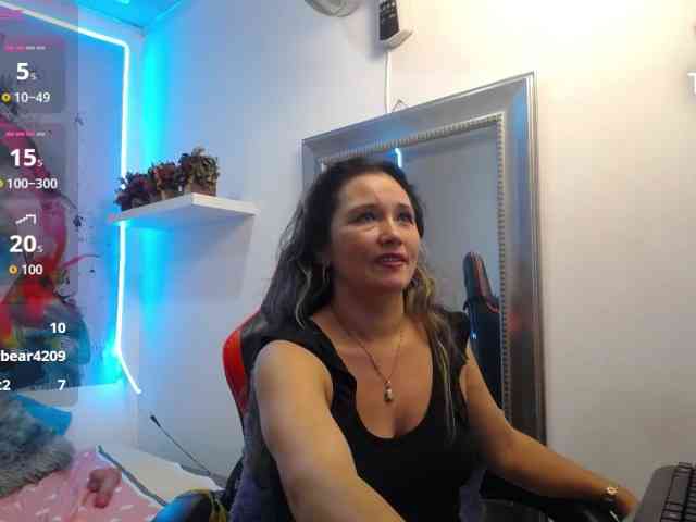 noelia-milf19 webcam