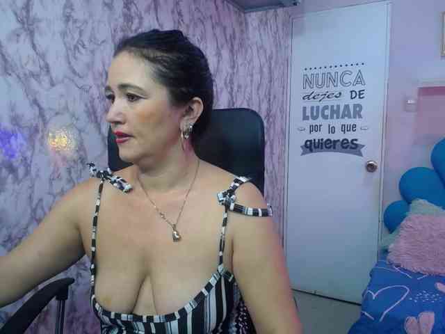 noelia-milf19 webcam