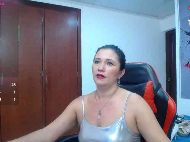 noelia-milf19 webcam