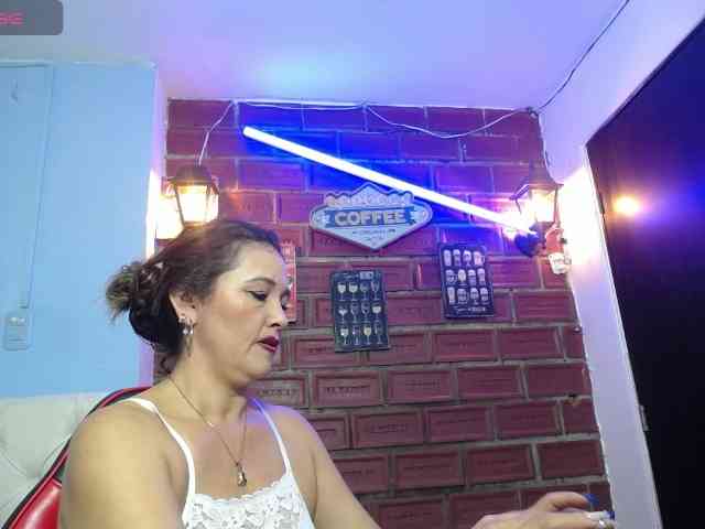 noelia-milf19 webcam