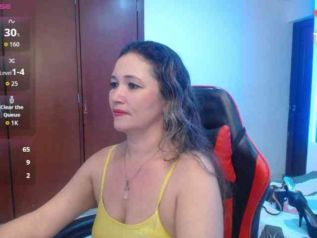 noelia-milf19 webcam