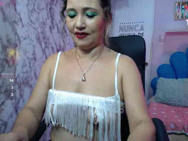 noelia-milf19 webcam