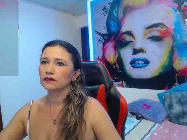 noelia-milf19 webcam