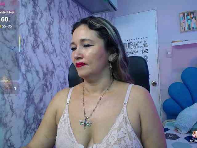 noelia-milf19 webcam
