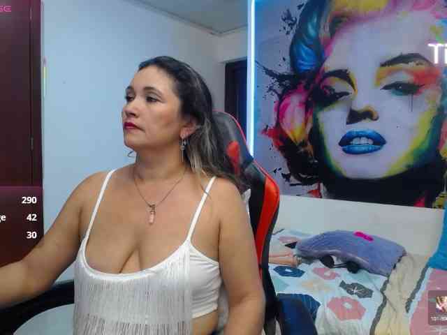 noelia-milf19 webcam