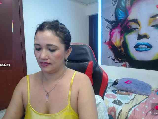 noelia-milf19 webcam