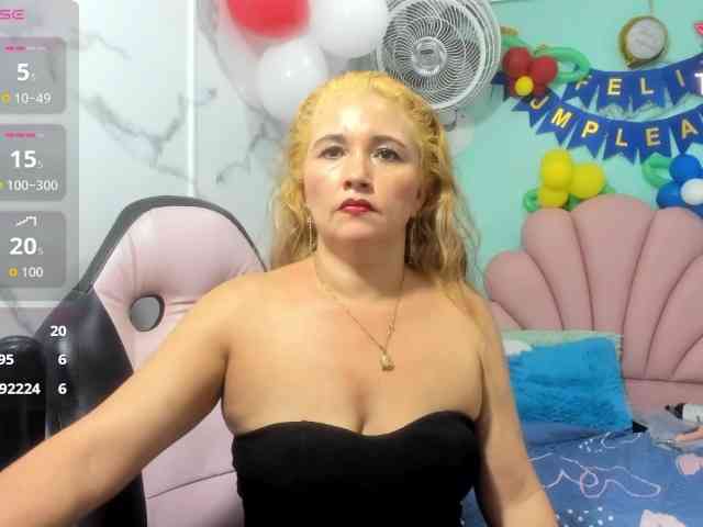 noelia-milf19 webcam
