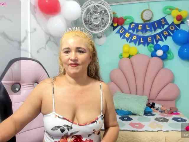 noelia-milf19 webcam