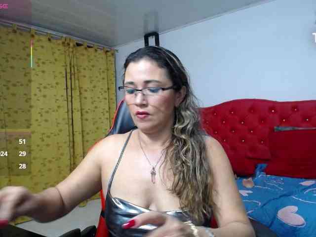 noelia-milf19 webcam