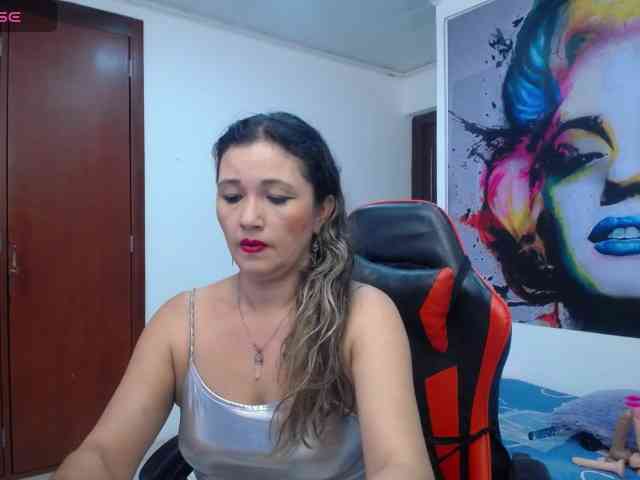 noelia-milf19 webcam