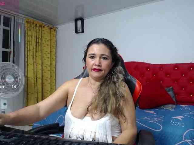 noelia-milf19 webcam
